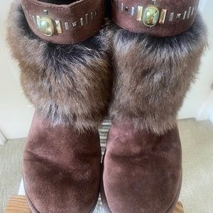 UGG short boot in chocolate - like new - fur and gems